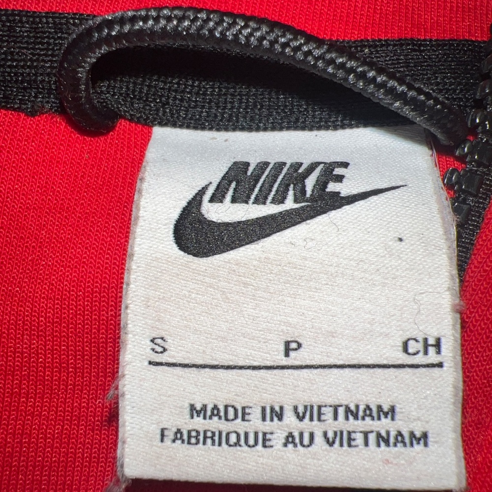 Red Nike Tech - Picture 2 of 3